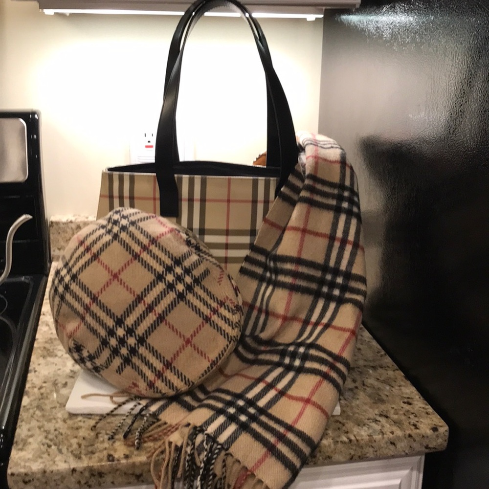 GORGEOUS BURBERRY,  Matching Bag, Scarf & Hat !